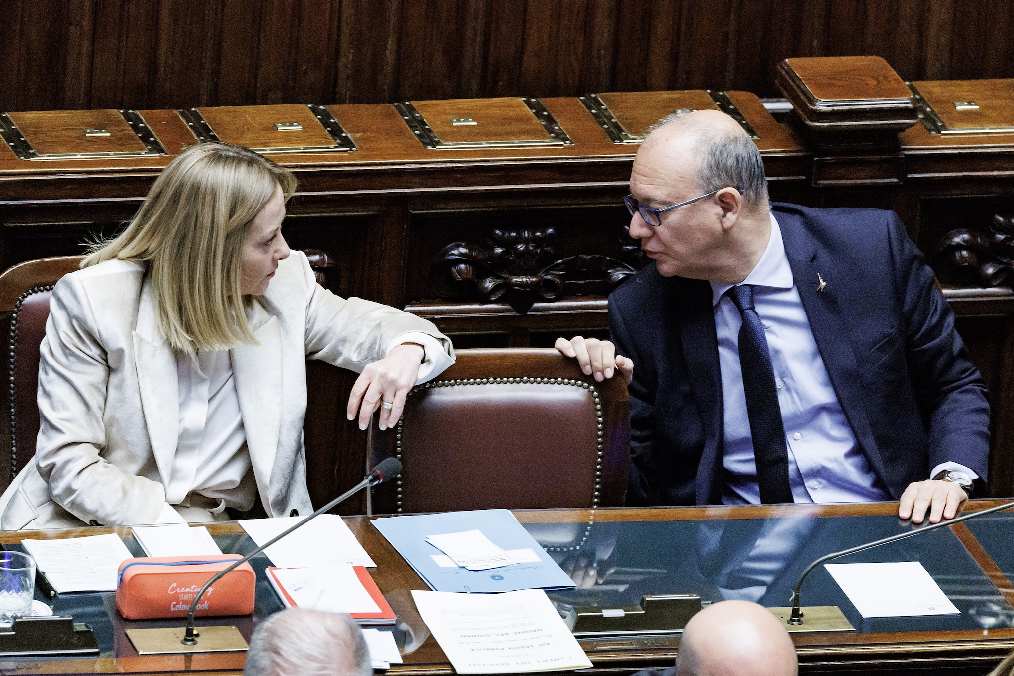 Tagliati dopo un anno o usati come tappabuchi: che fine hanno fatto i mille docenti per stranieri promessi da Valditara