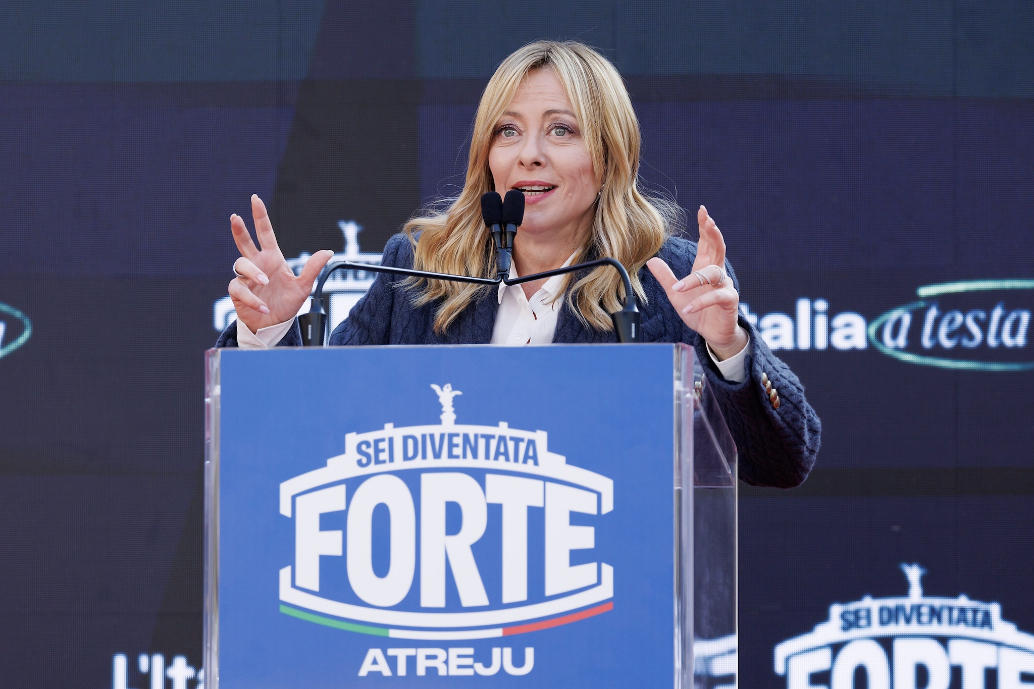 Quando abolire il bollo auto per Meloni era una promessa da "Cetto La Qualunque" e "venditori di pentole"