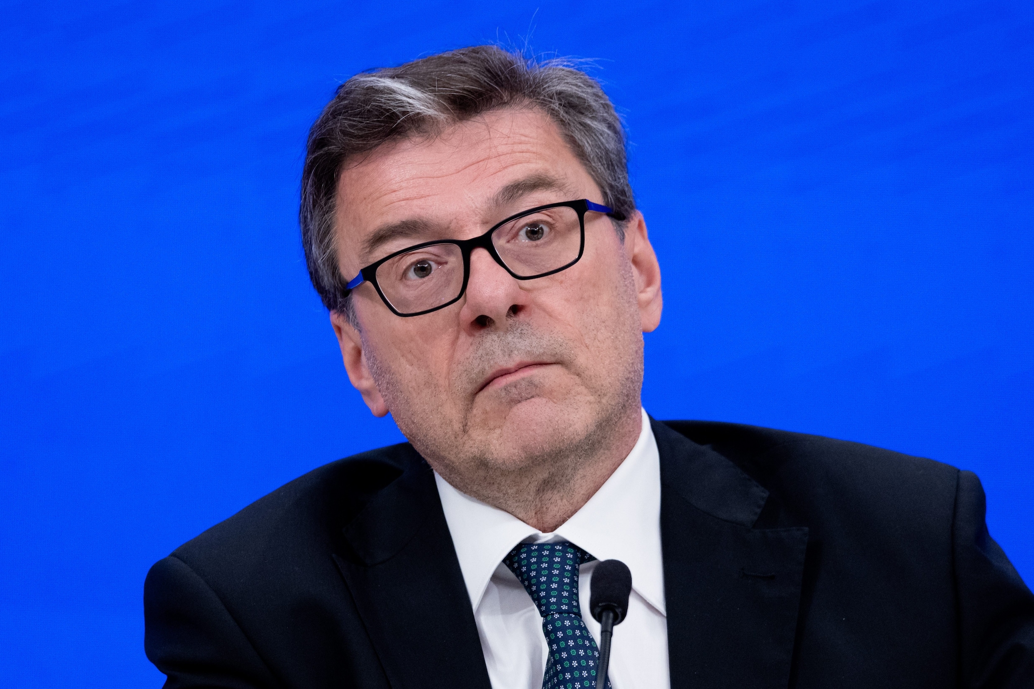 Il governo vuole una tassa sugli extraprofitti contro il caro energia: a che punto è la trattativa in Europa