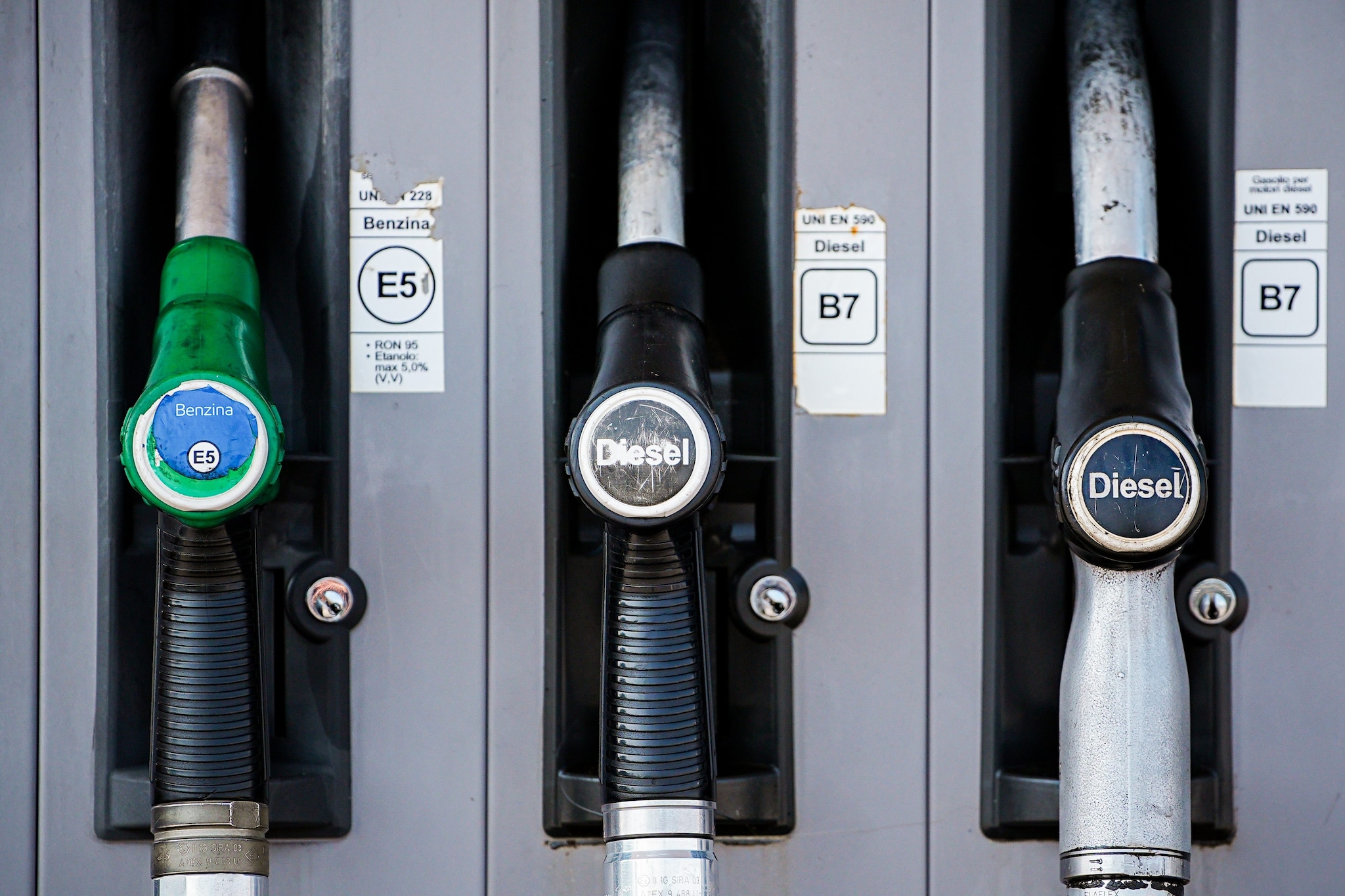 Carburanti, dal 6 ottobre accise mobili: come funzionano e quanto vale lo sconto su benzina e diesel