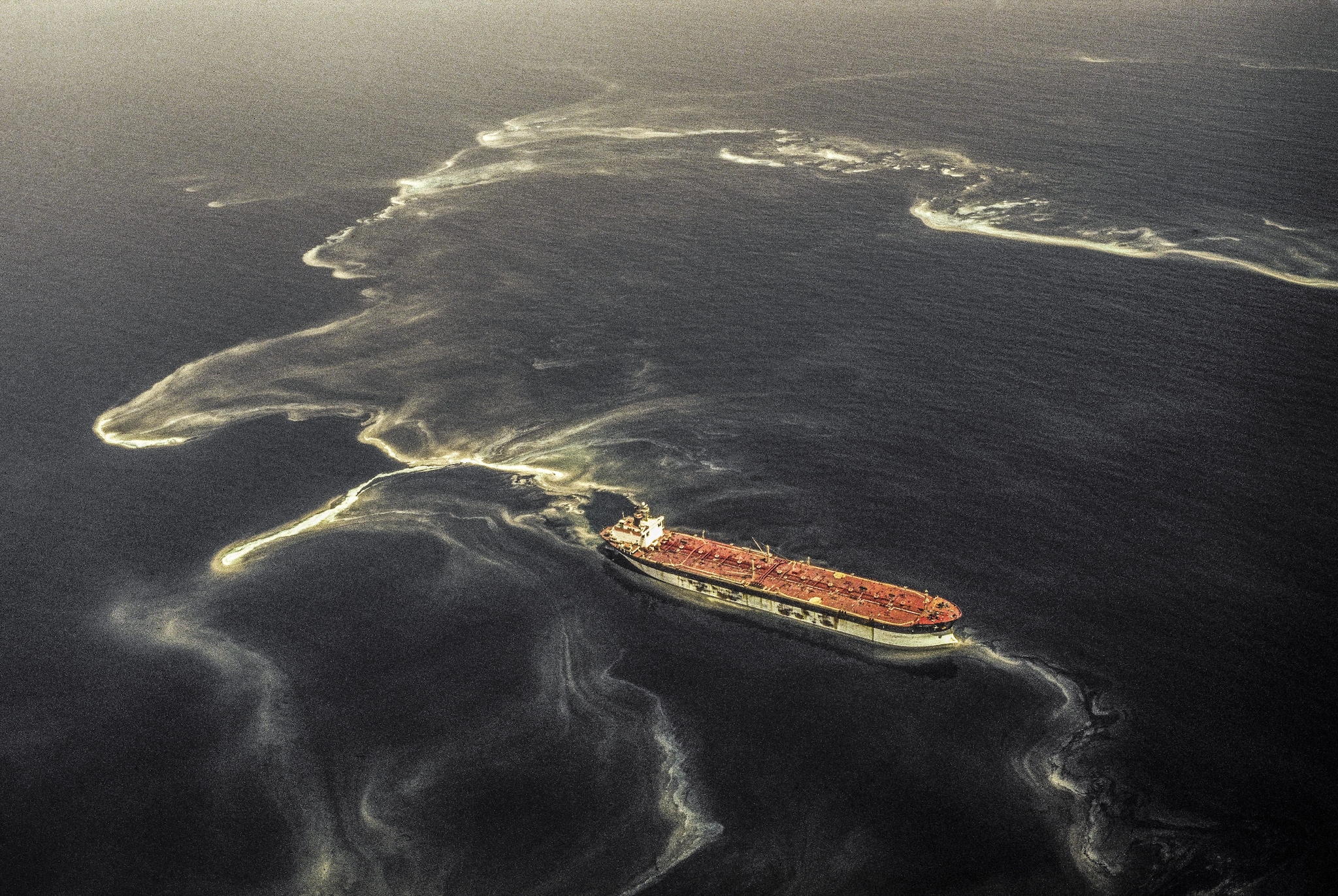 L’impatto ambientale della battaglia navale dello stretto di Hormuz