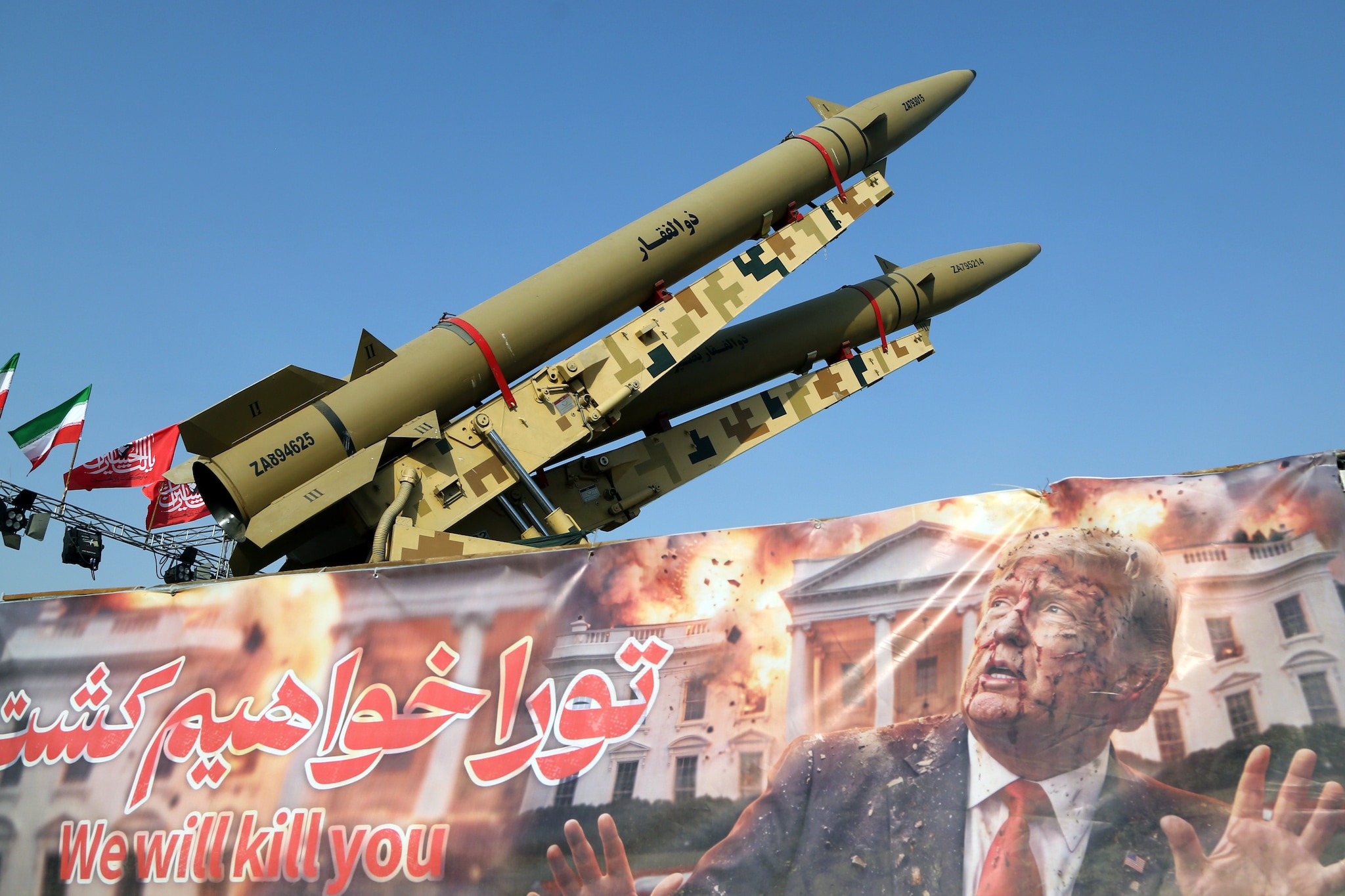 Nuovi raid USA sull'Iran, uccisi 5 civili a un matrimonio. Pasdaran attaccano residenza comandante americano in Kuwait