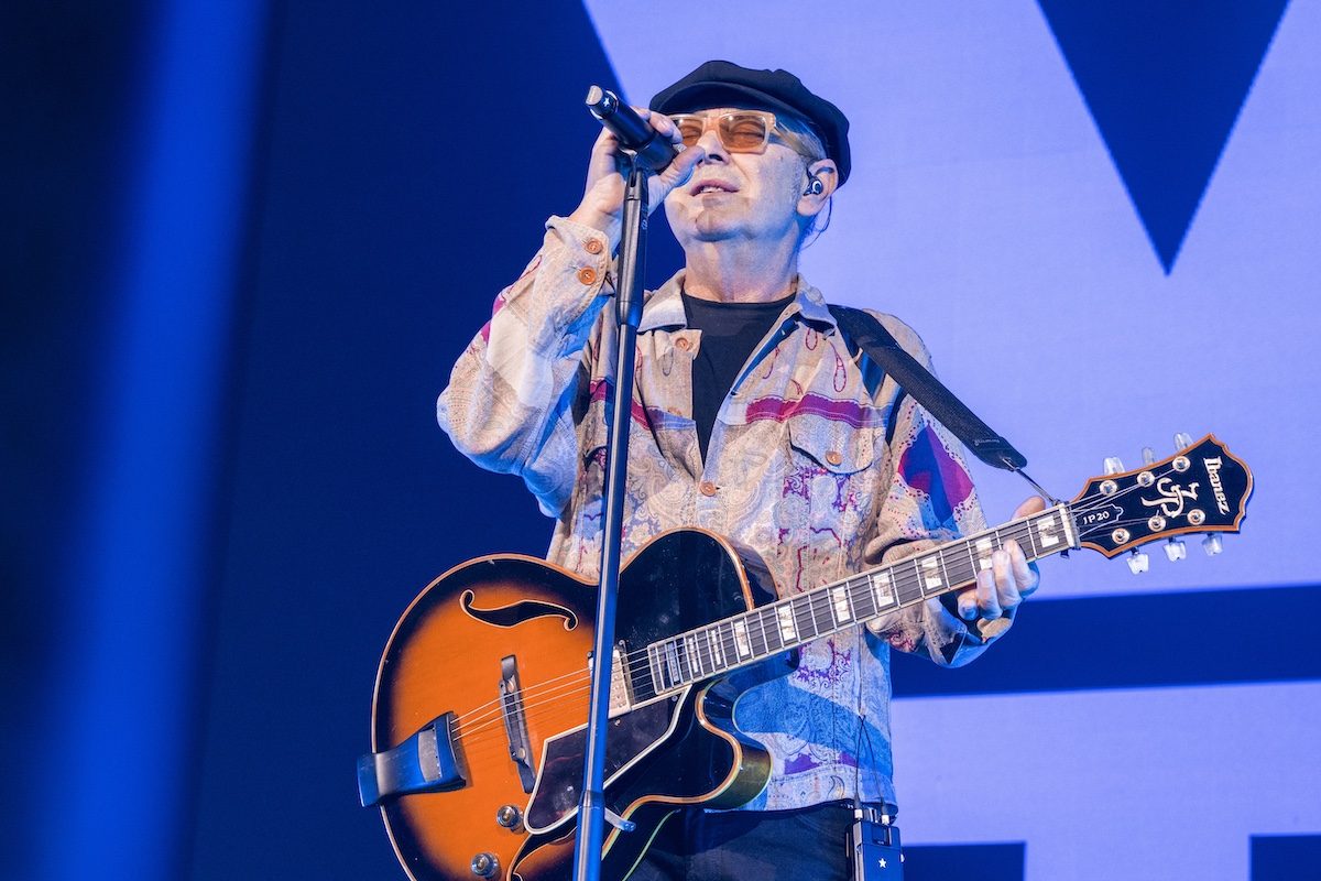 Assistere alla primavera di Luca Carboni alla fine dell'estate: la sua musica è un inno alla vita