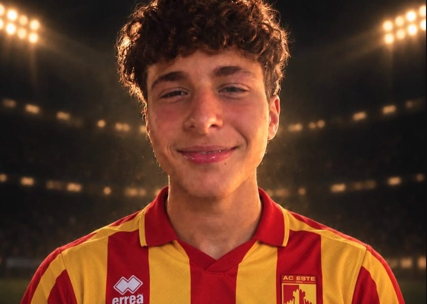 Tamponato dall’auto e sbalzato dalla bici in strada: muore a 15 anni Manuel Korreshi, giovane promessa del calcio