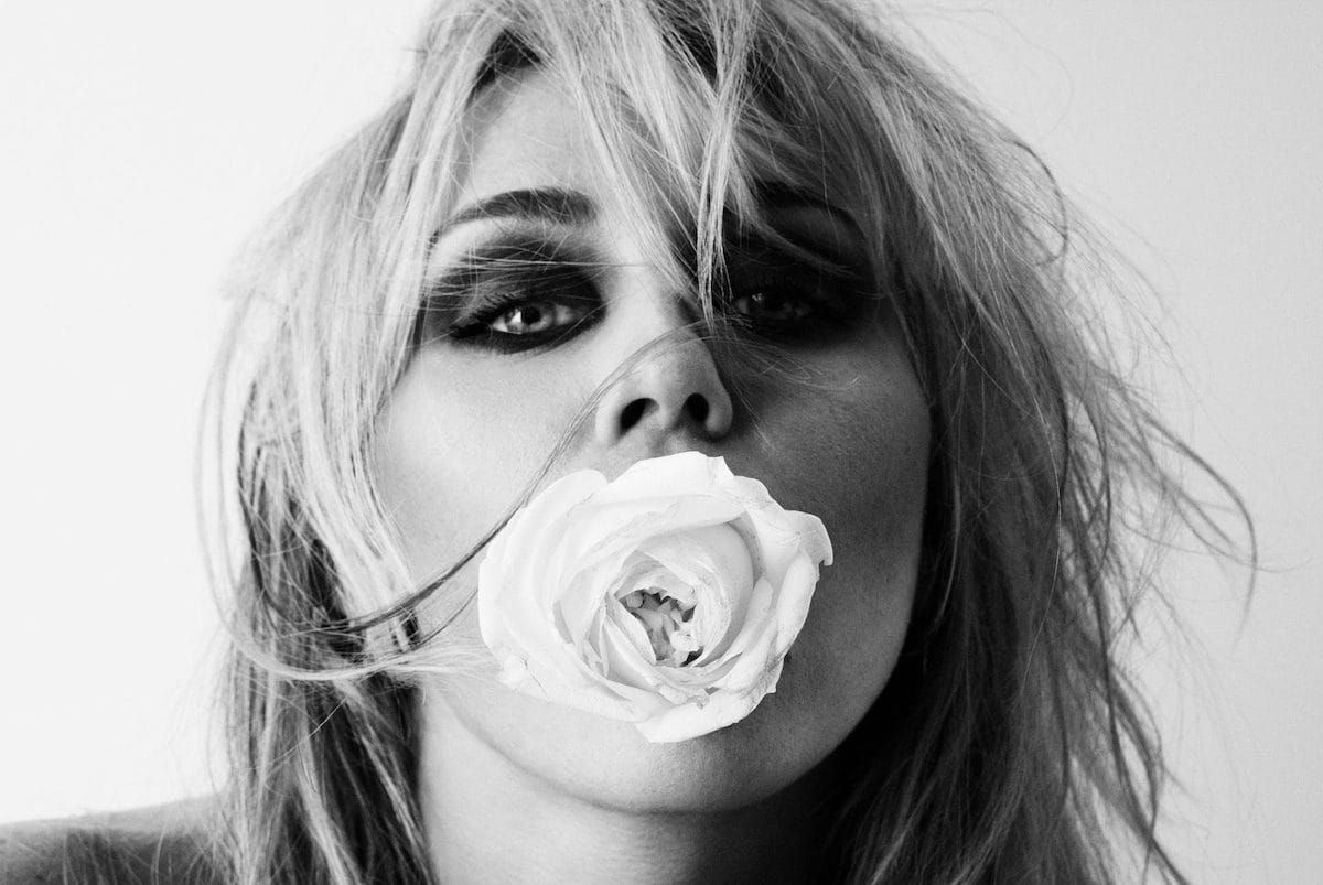 Miley Cyrus cambia nome e diventa solo Miley: il nuovo album "Bass Persuades" svela il rebrand