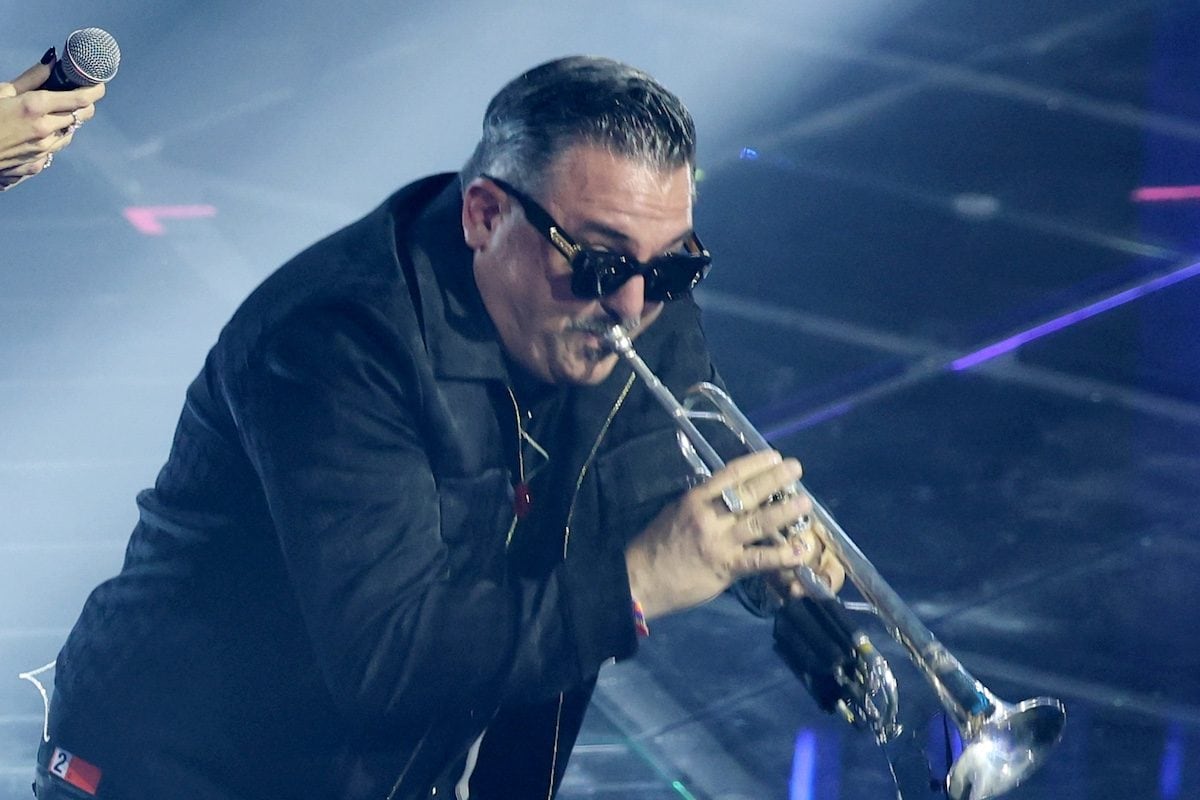 Roy Paci deve operarsi, cancellati due concerti: “Seri problemi di salute”