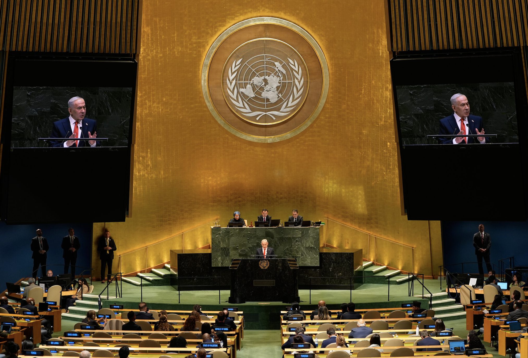 Netanyahu all'Onu, molti delegati lasciano l'aula: "Se non avessi attaccato l'Iran saremmo tutti morti"