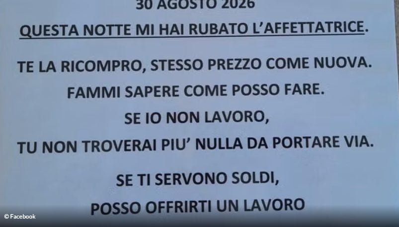 "Se ti servono soldi posso offrirti un lavoro": il cartello del barista di Venezia dopo il quarto furto in un anno