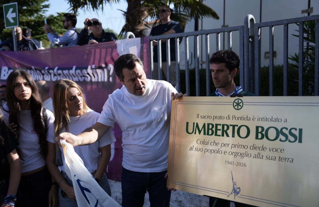 Pontida 2026, Salvini intitola il pratone a Bossi e prova a riprendersi la Lega: "Congresso straordinario a ottobre"