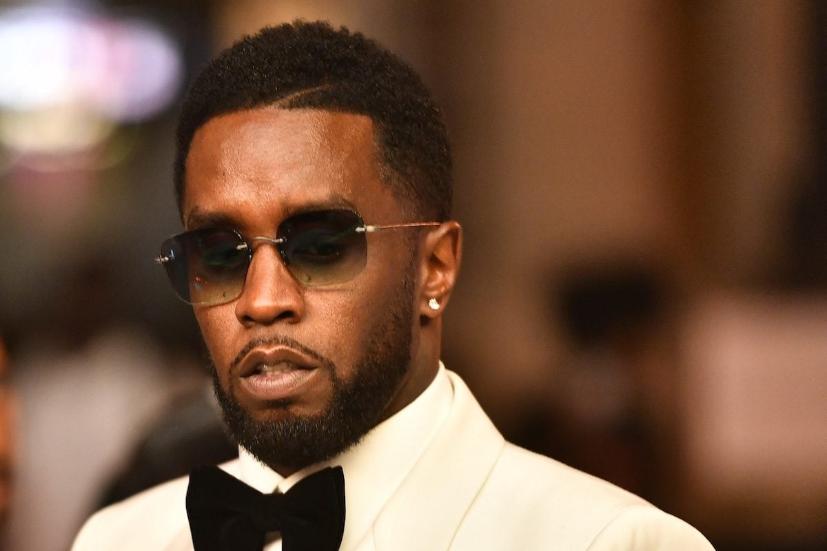 La vita da re di Sean Diddy Combs in prigione: gli cucinano, gli rifanno il letto e usa il cellulare