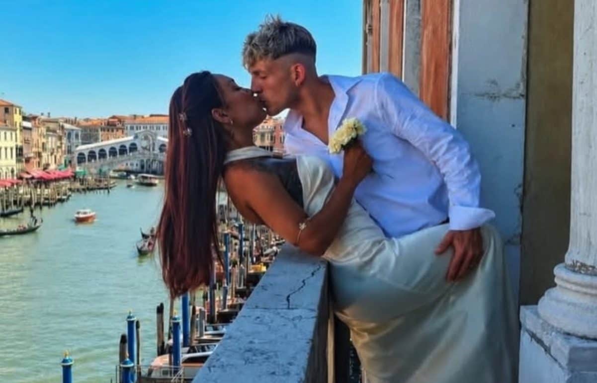 Scontro tra barca di sposini e taxi a Venezia: morto il 25enne Sean Michieli, dispersa la moglie