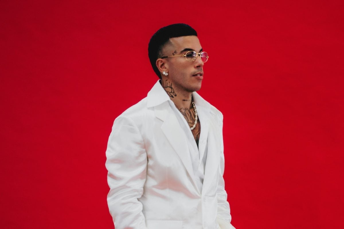 Testo e significato di “Lontano”, Sfera Ebbasta racconta il prezzo della fama: “Vorrei buttare tutto nel cesso”