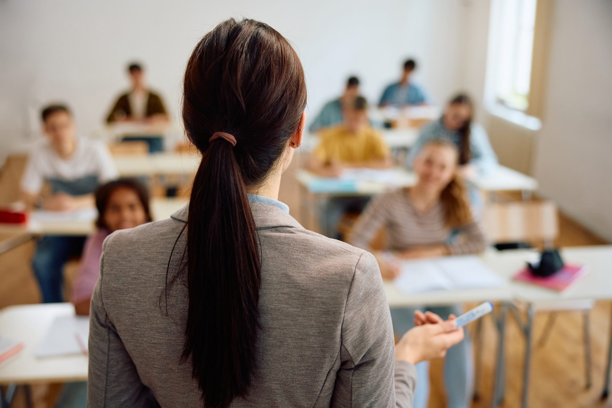 Laureata in Pedagogia, lavora da anni nella scuola primaria ma non può insegnarvi: "Un paradosso"