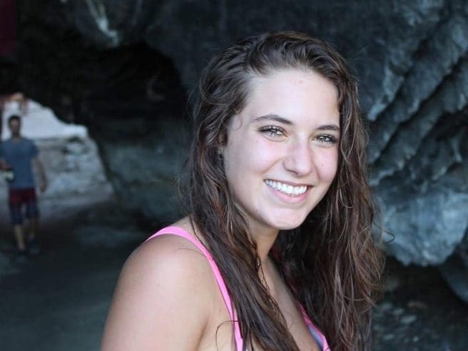 Scivola da una cascata in Sri Lanka e muore a 27 anni: Valentina era in vacanza con l'amica