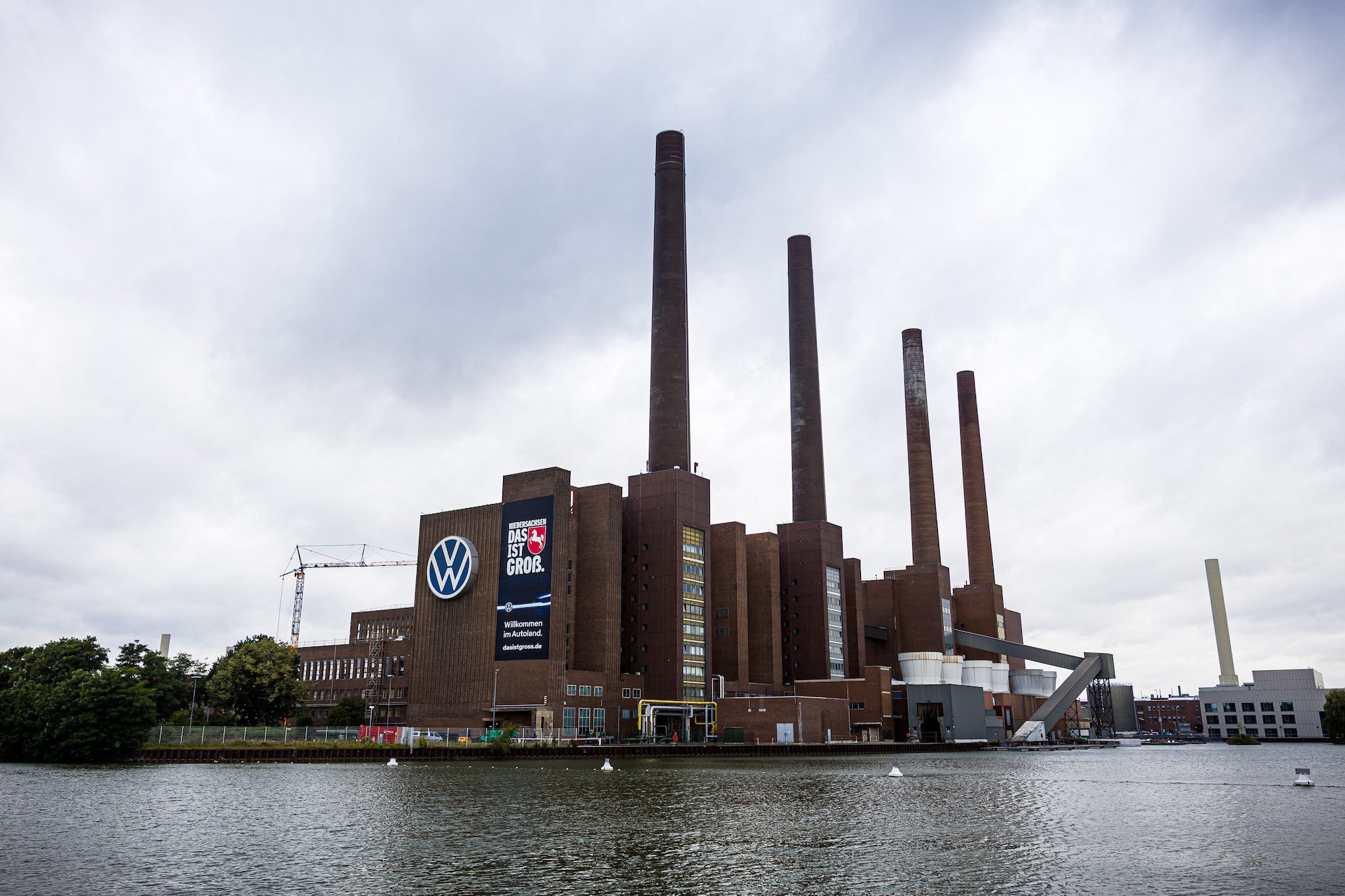 Volkswagen taglierà 100mila posti di lavoro entro il 2030 a causa dei dazi USA e della concorrenza cinese