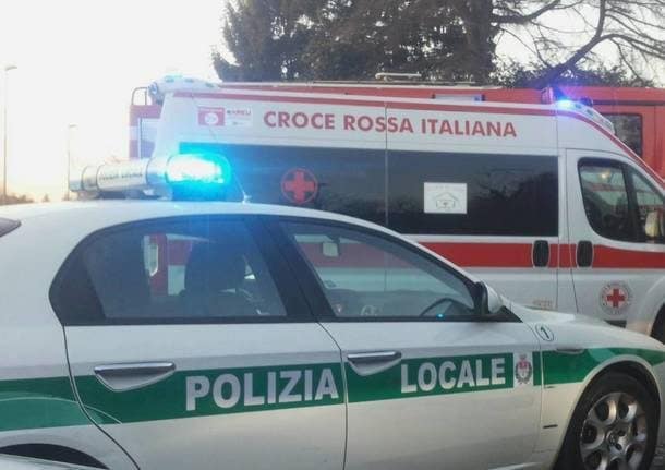 Escono di casa per andare agli allenamenti, nonno e nipotina investiti a Pisa: la bimba di 8 anni è grave
