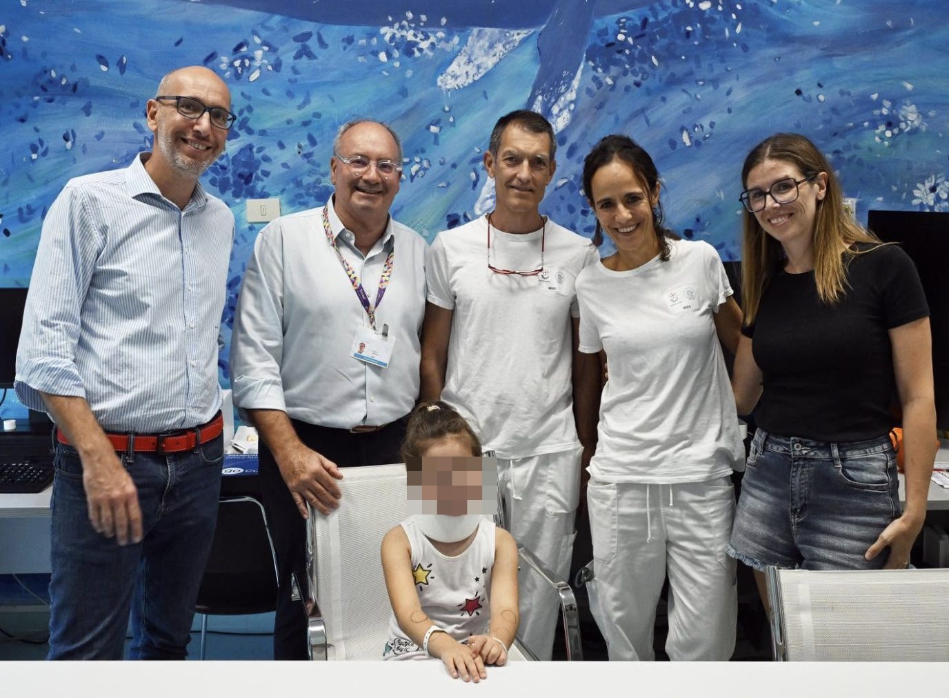 Perde l'uso delle gambe dopo incidente stradale, bimba di 5 anni torna a camminare grazie alle cure al Gaslini