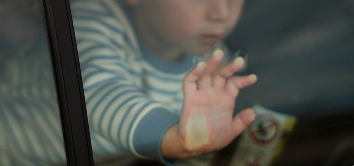 Genitori danno una festa e si dimenticano di Theo: il bimbo di 5 anni muore in macchina, fuori c'erano 41°