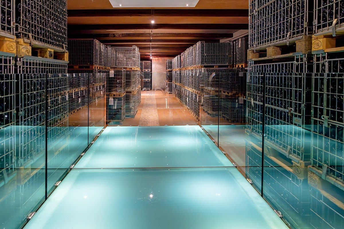 Maxi furto di barolo in Piemonte, sparite 3mila bottiglie di vino a Monforte d’Alba: centinaia di migliaia di euro di danni