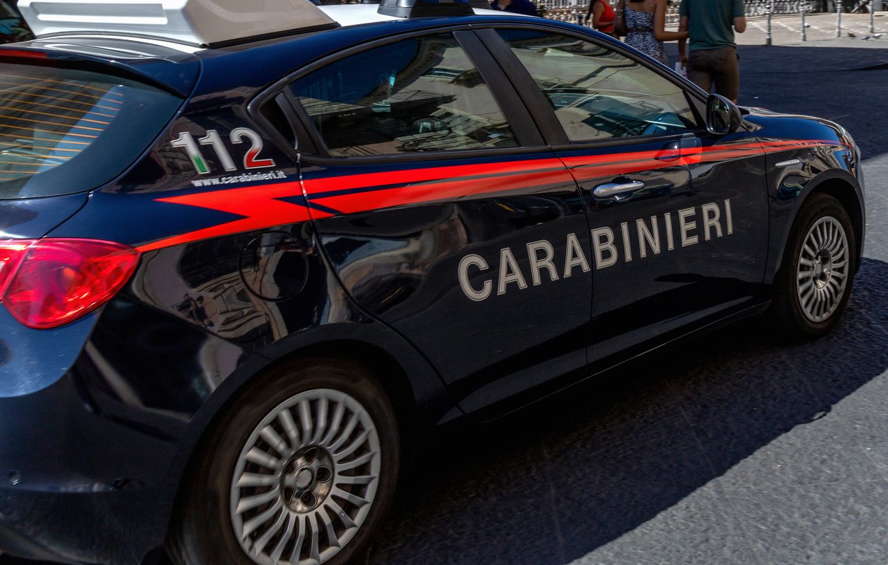 Padova, si schianta con la moto contro un albero e prende fuoco: muore 22enne