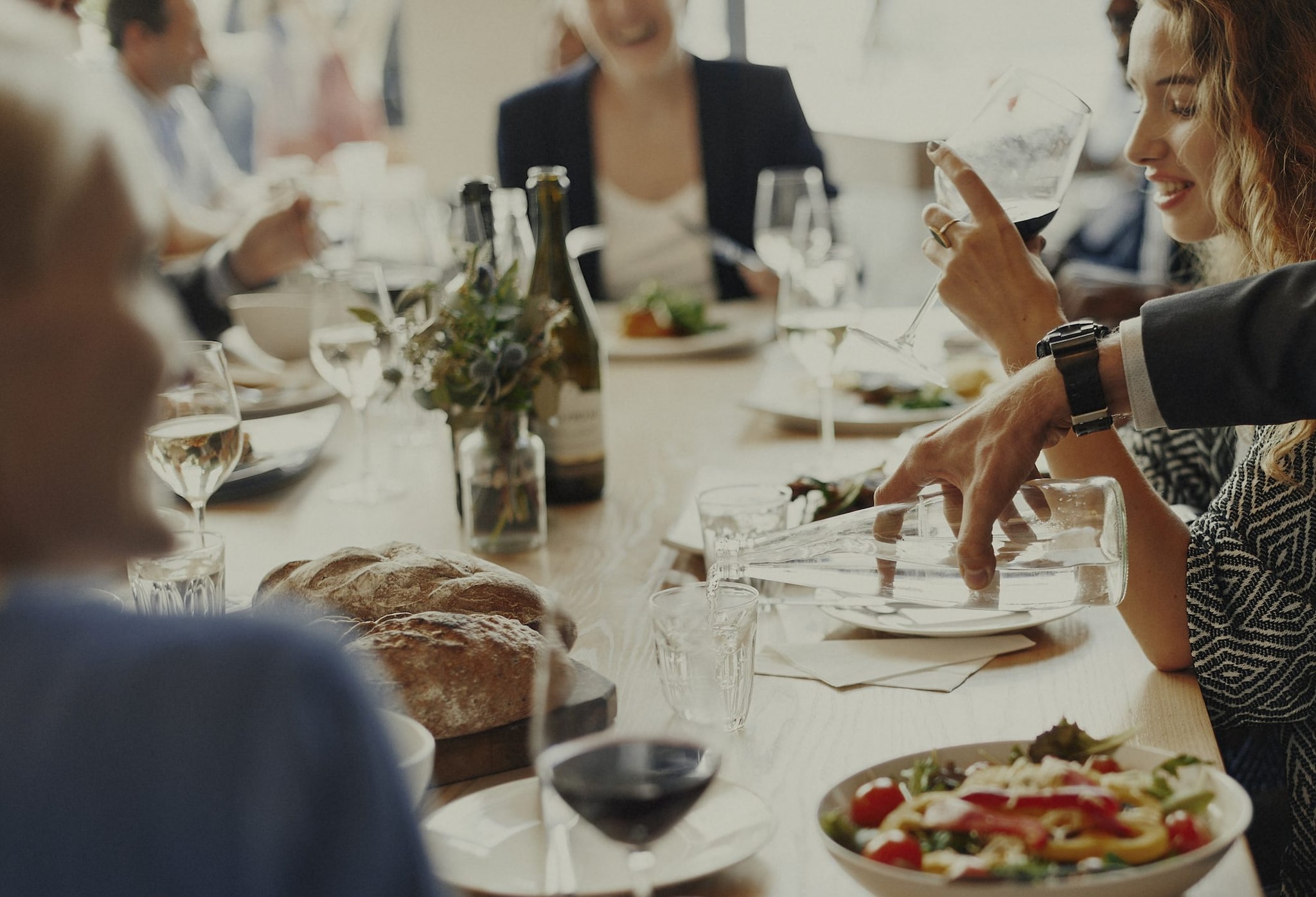 Disturbi intestinali alla cena della Banca Trentino-Südtirol: una trentina di persone si sente male