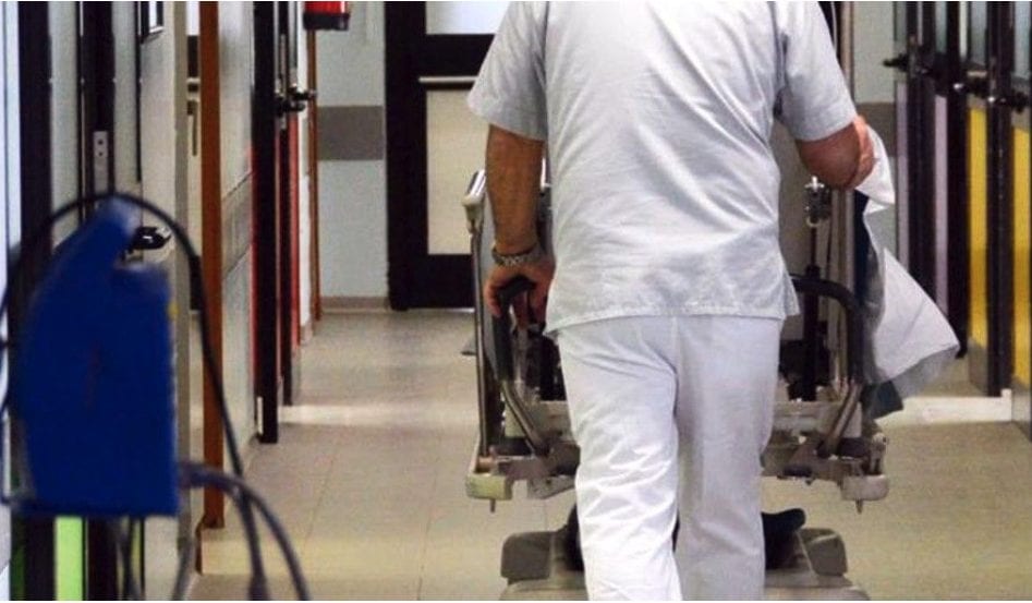 Pensionata muore dopo intervento al femore a Lucca, quattro medici indagati per il caso di Valeria Pollacchi