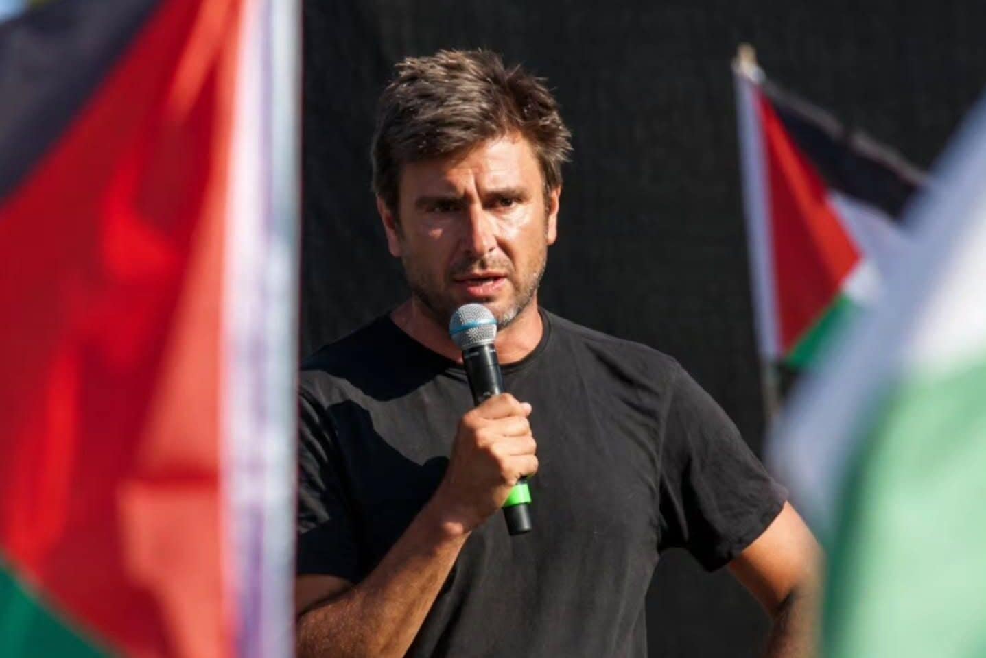 Come sta Alessandro Di Battista dopo l'operazione a Cuba: "Sta affrontando al meglio la fase post intervento"