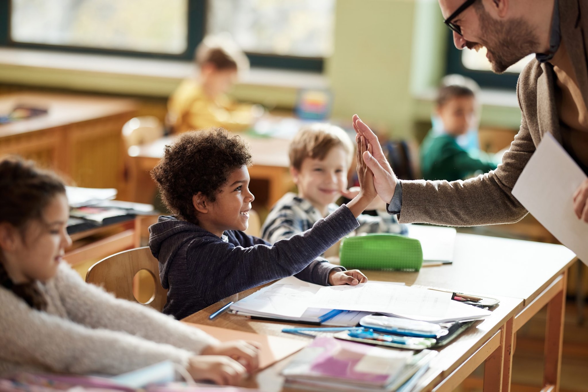 “L'ho fatto per mia figlia e per diventare un prof migliore”: la scelta di Marco oltre i pregiudizi sul sostegno