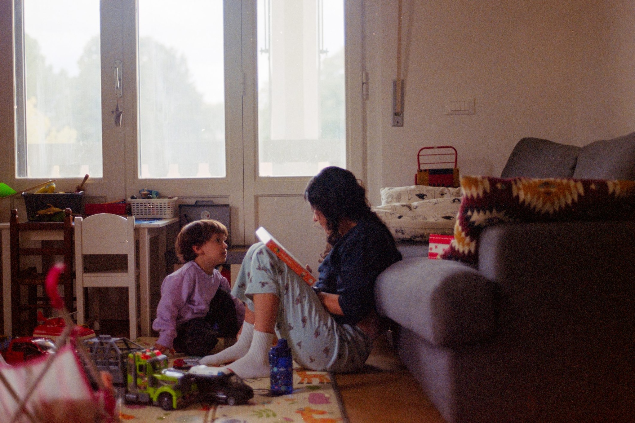 Caos inserimenti a scuola: "Ho due figli, dicono che sono una cattiva mamma, e se non so cosa fare di licenziarmi"