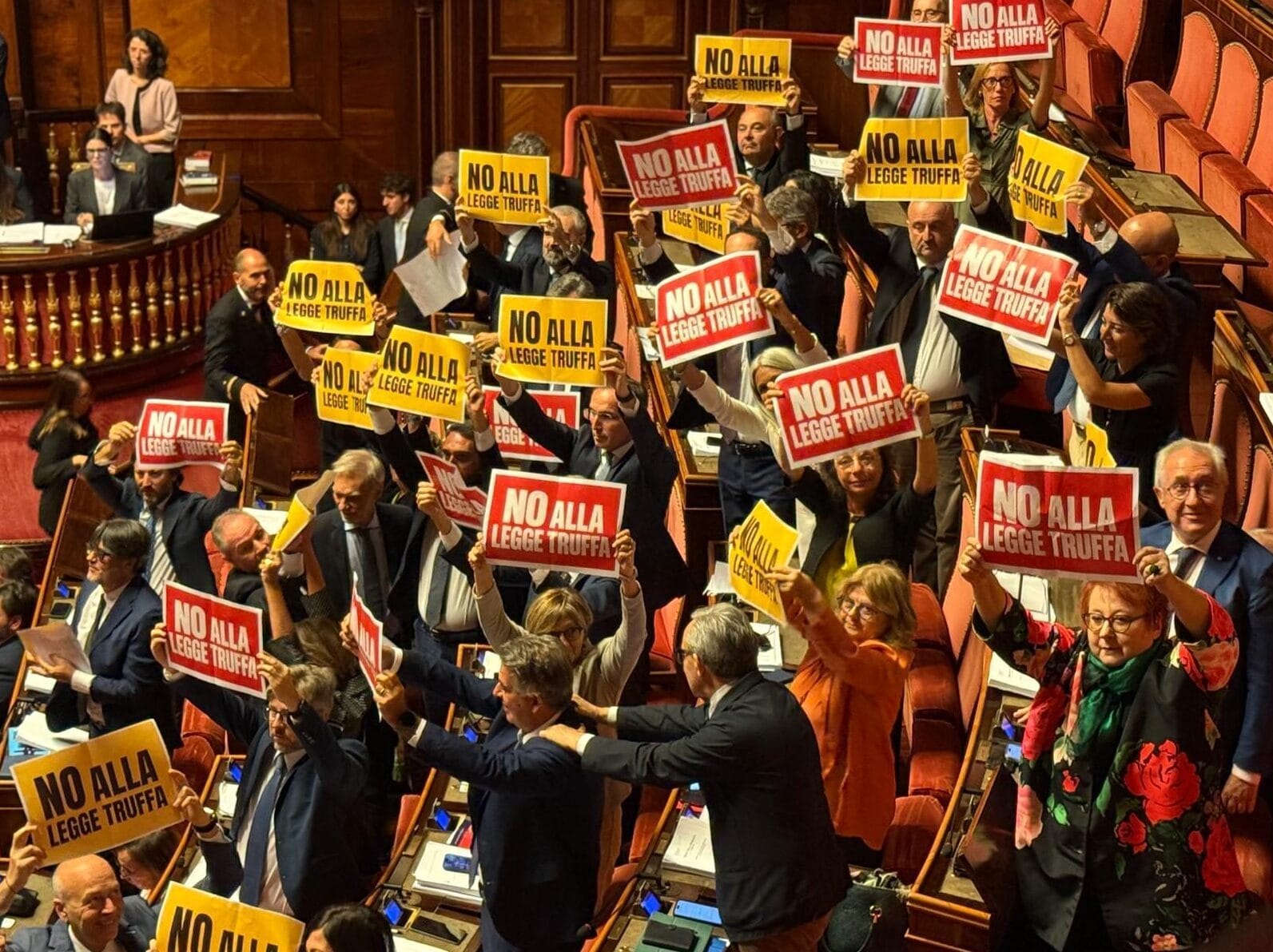 Legge elettorale, approvata in Senato la riforma con 113 Sì e 71 No: polemiche del Csx contro la "truffa"
