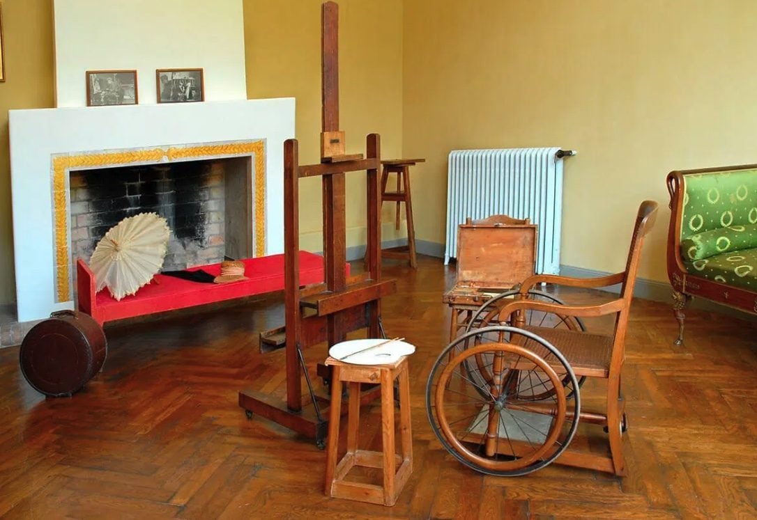Furto al museo Renoir, in due entrano all’alba, rubano 4 dipinti e ne perdono uno: colpo milionario in Costa Azzurra