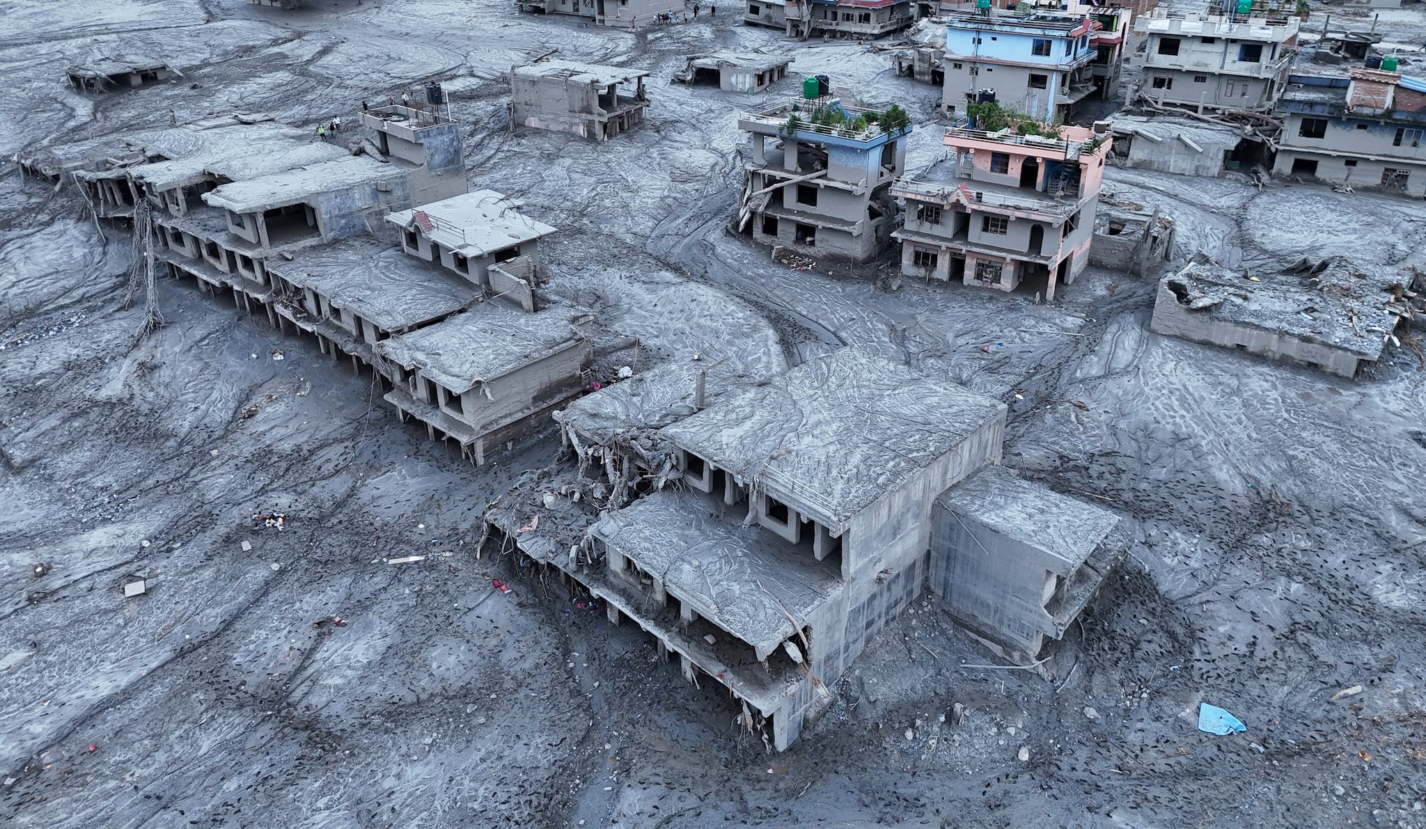 Il preside di una scuola nepalese ha salvato 900 bambini dalla catastrofica inondazione
