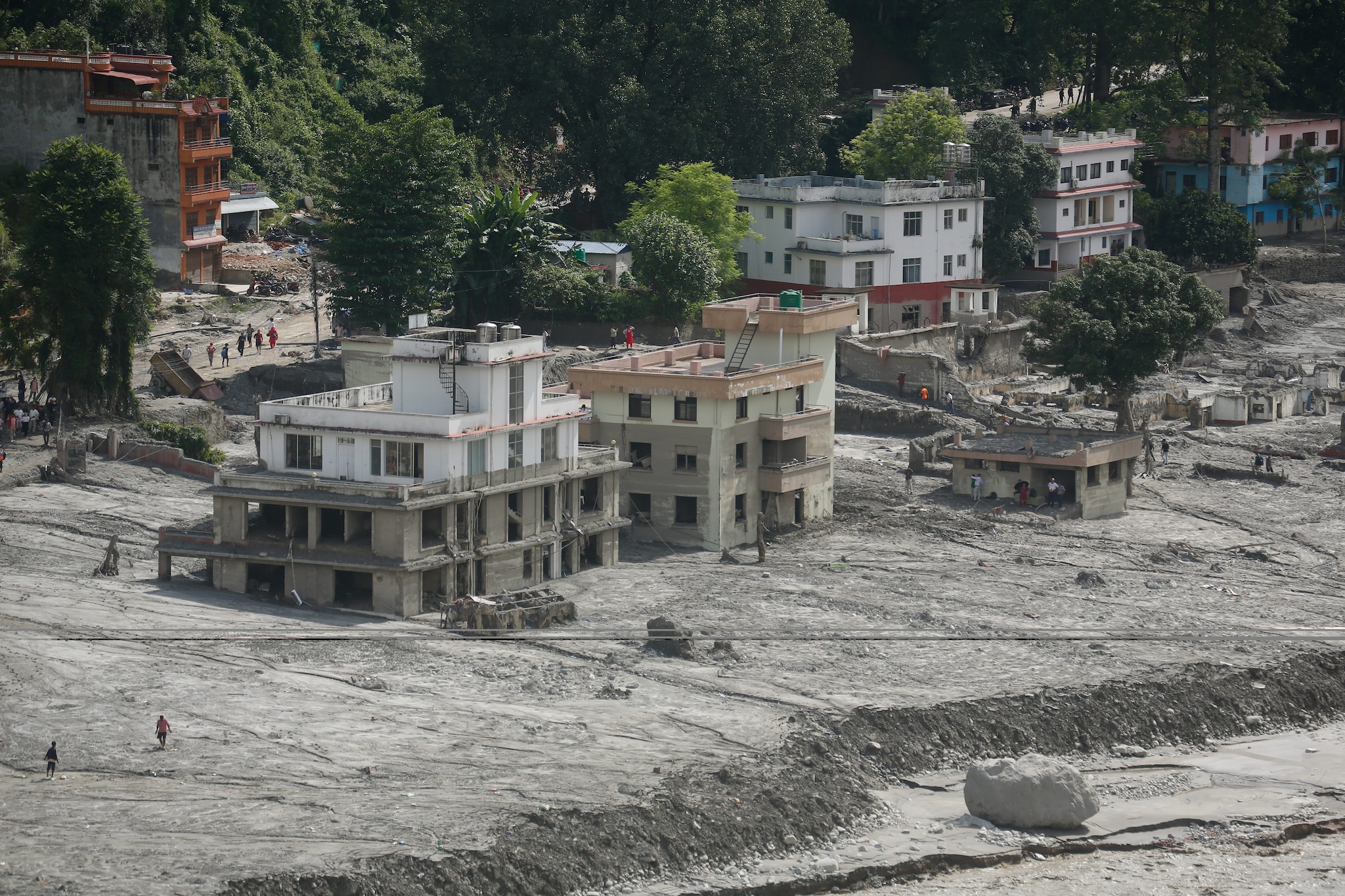 Oltre mille le vittime delle inondazioni in Nepal e Tibet: fosse comuni per centinaia di corpi non identificati