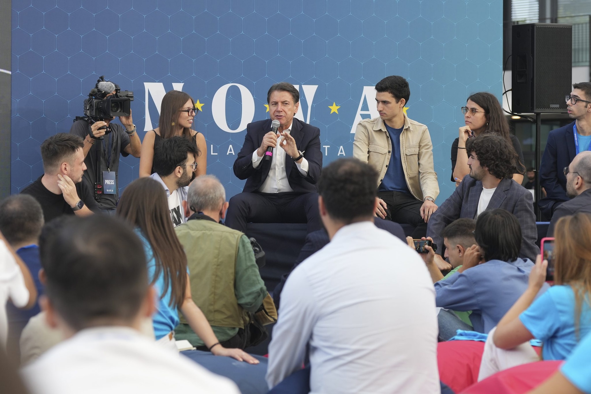 Nova, approvati tutti i punti del programma M5s per le elezioni politiche: "Armi a Kiev allontanano la pace"