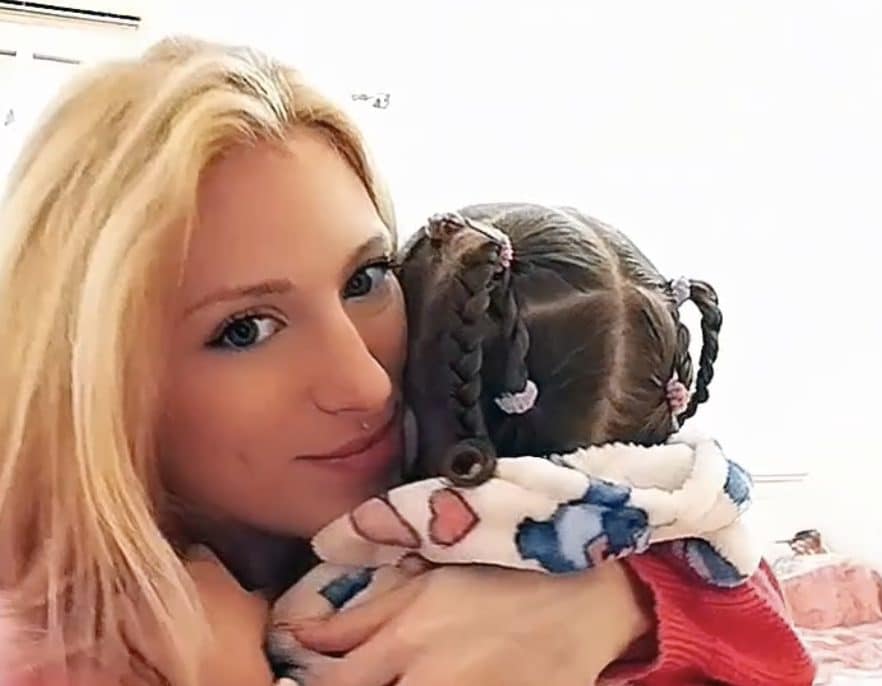 Nessy Guerra bloccata in Egitto con la figlia, il ricatto dell'ex: "O mi risposi o finisci in carcere"