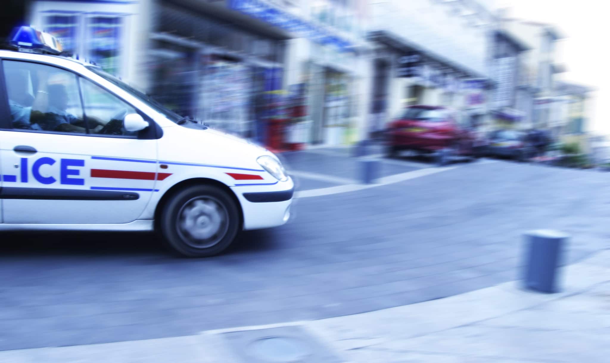 Francia, bambina di 5 anni trovata morta in casa del padre, lui tenta il suicidio con un coltello