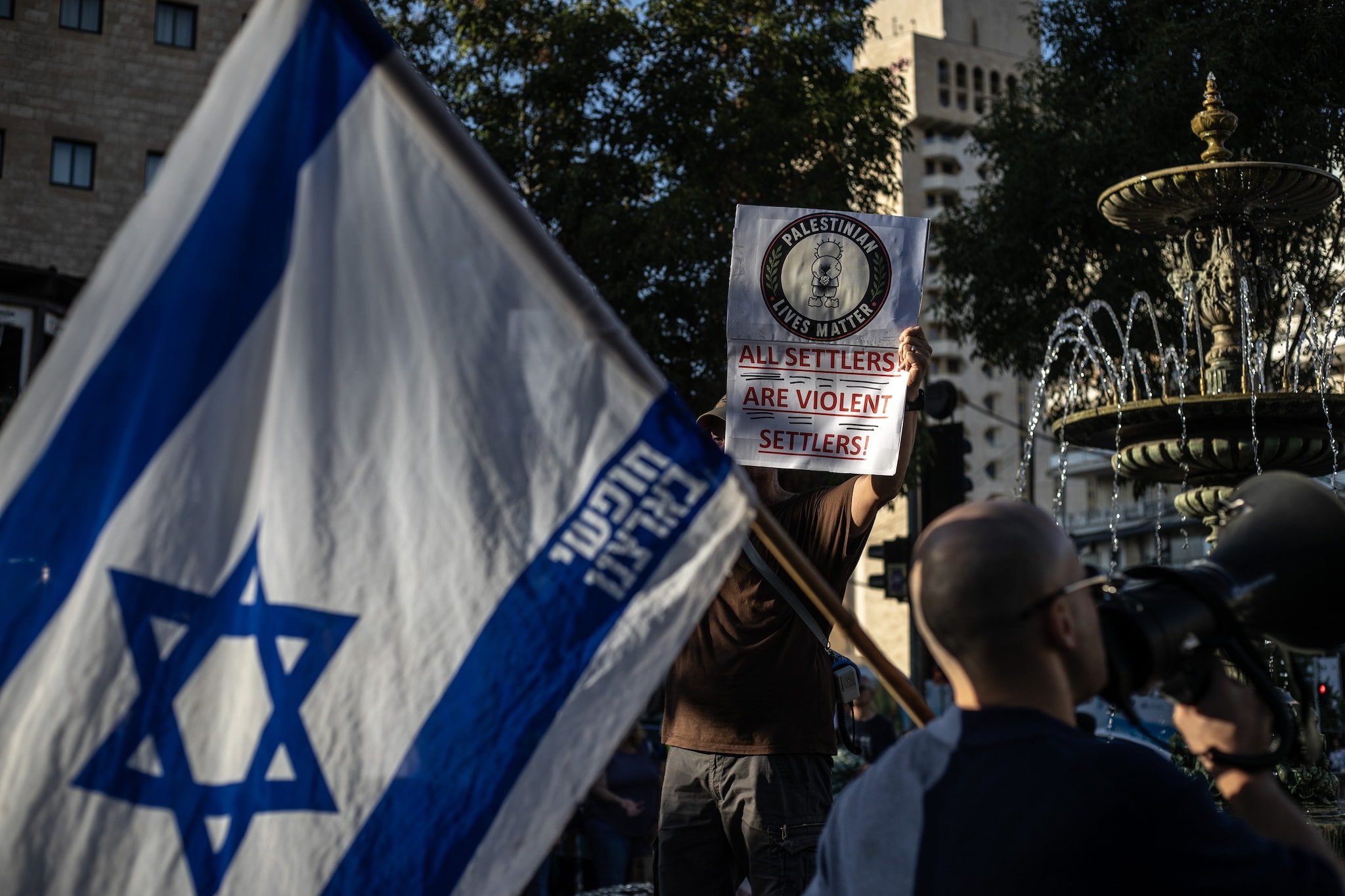 Le sanzioni ai coloni israeliani sono un primo passo contro l’inerzia dell’Unione europea, ma l'Italia non partecipa