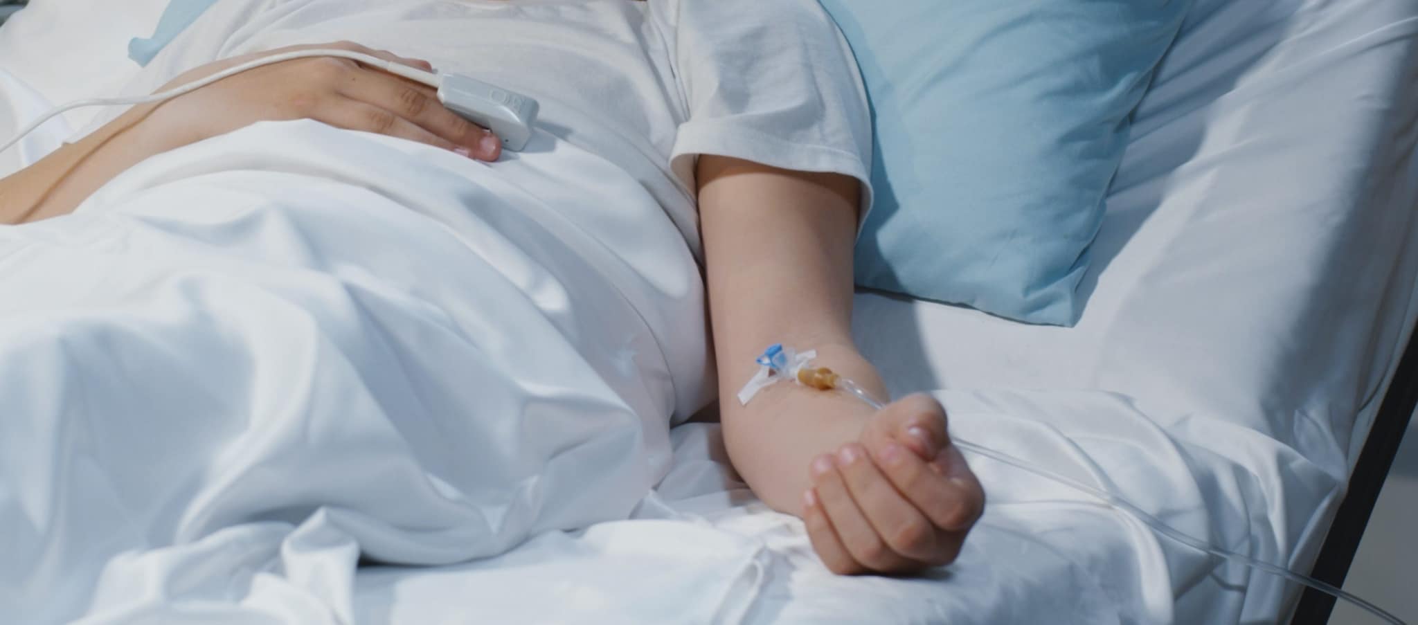 Curarono con il metodo Hamer il figlio morto di tumore a 14 anni, la perizia dei medici: "Si poteva salvare"