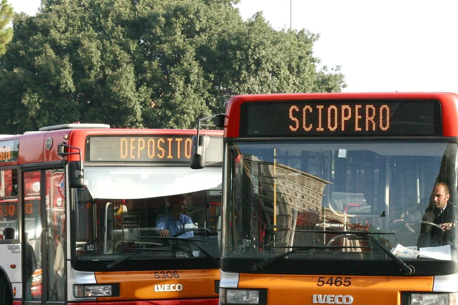 Scioperi ottobre 2026, si fermano treni, scuola e aerei: il calendario con date e orari