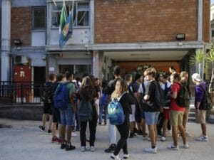 Studenti mettono psicofarmaci nelle borracce dei compagni