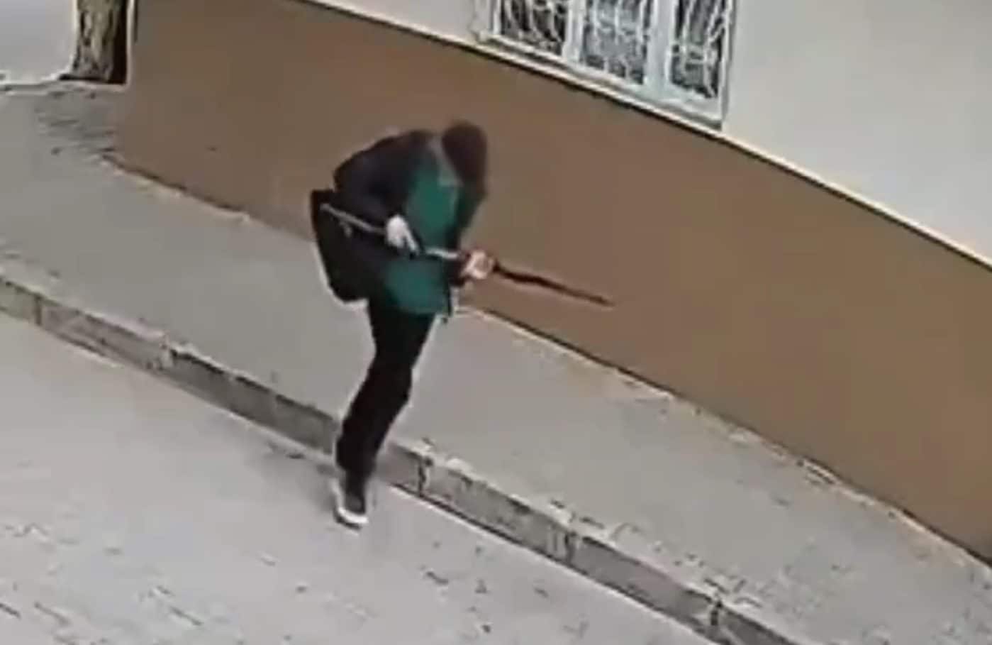 Studente 15enne va col fucile a scuola e spara, il video dell'assalto in Turchia: 11 feriti, 2 gravi