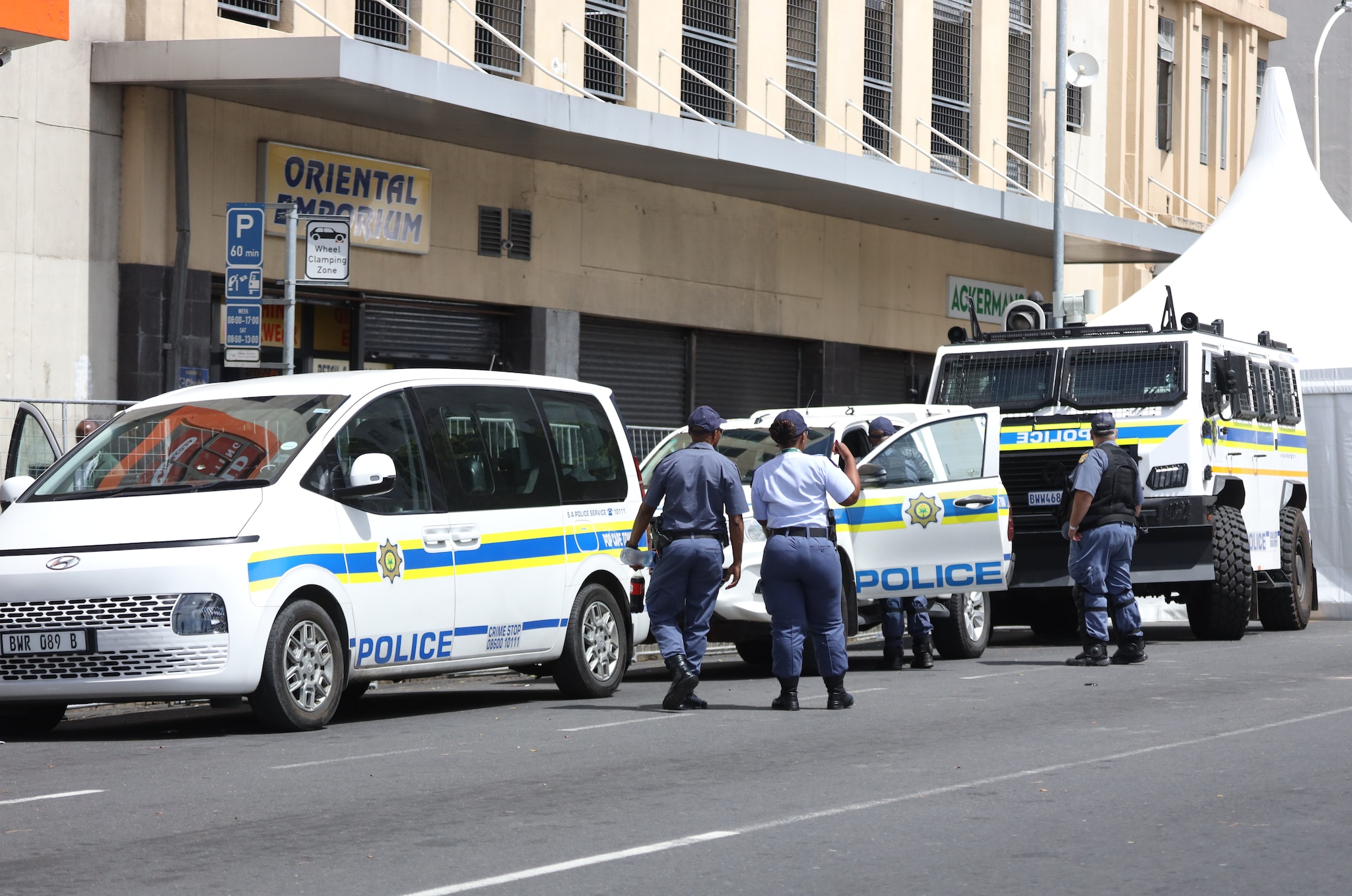Sudafrica, almeno 27 persone uccise in due sparatorie fuori dai locali notturni