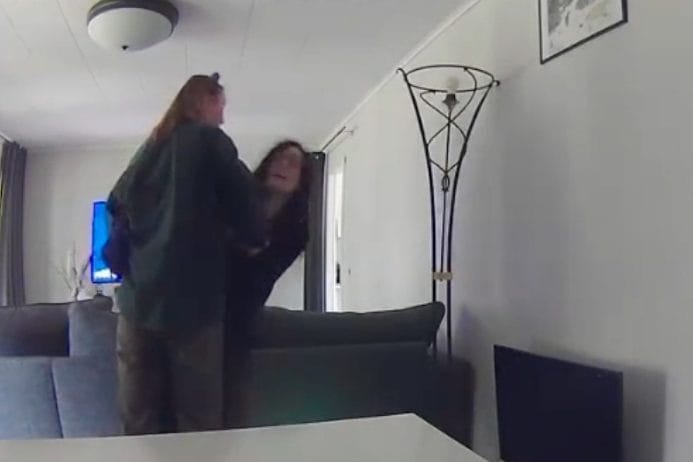 Caso Silvia Campagna, in un video il momento in cui portano via il figlio di 4 anni. L’avvocata: “Scena brutale”