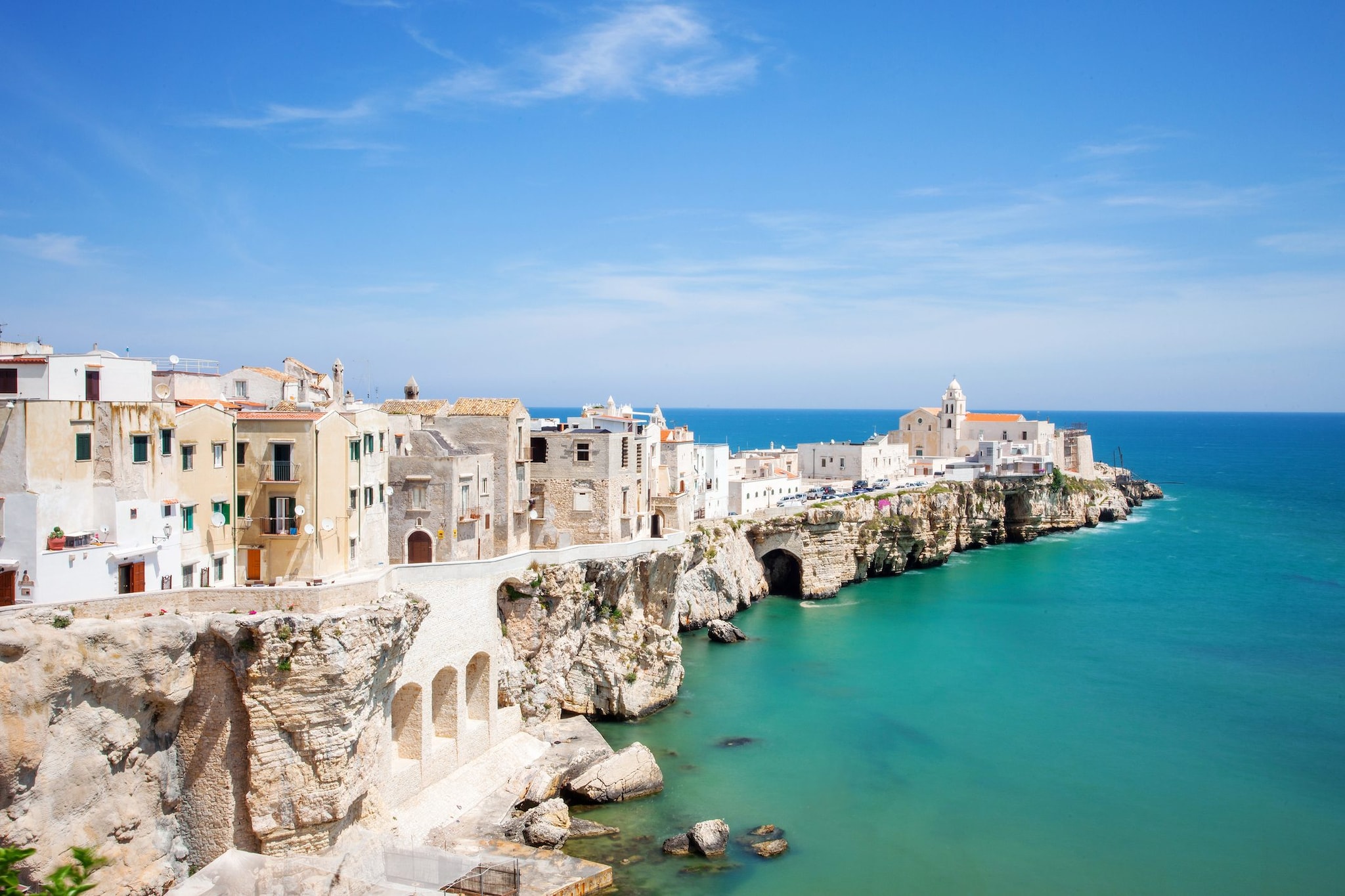 La denuncia di un cittadino di Vieste: "Qui non si vive più, residenti cacciati di casa per far spazio ai turisti"