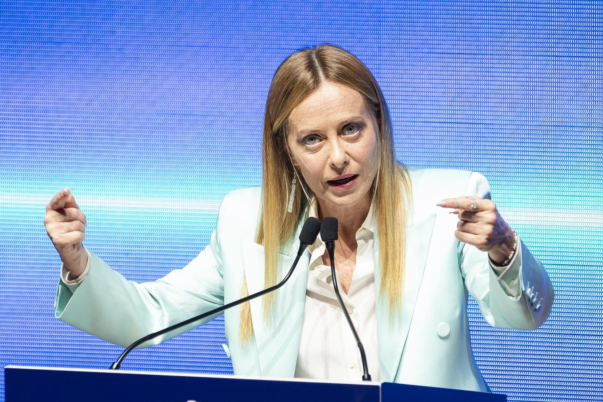 Meloni dice che il governo sta preparando una soluzione contro il caro bollette: "Arriverà a breve"