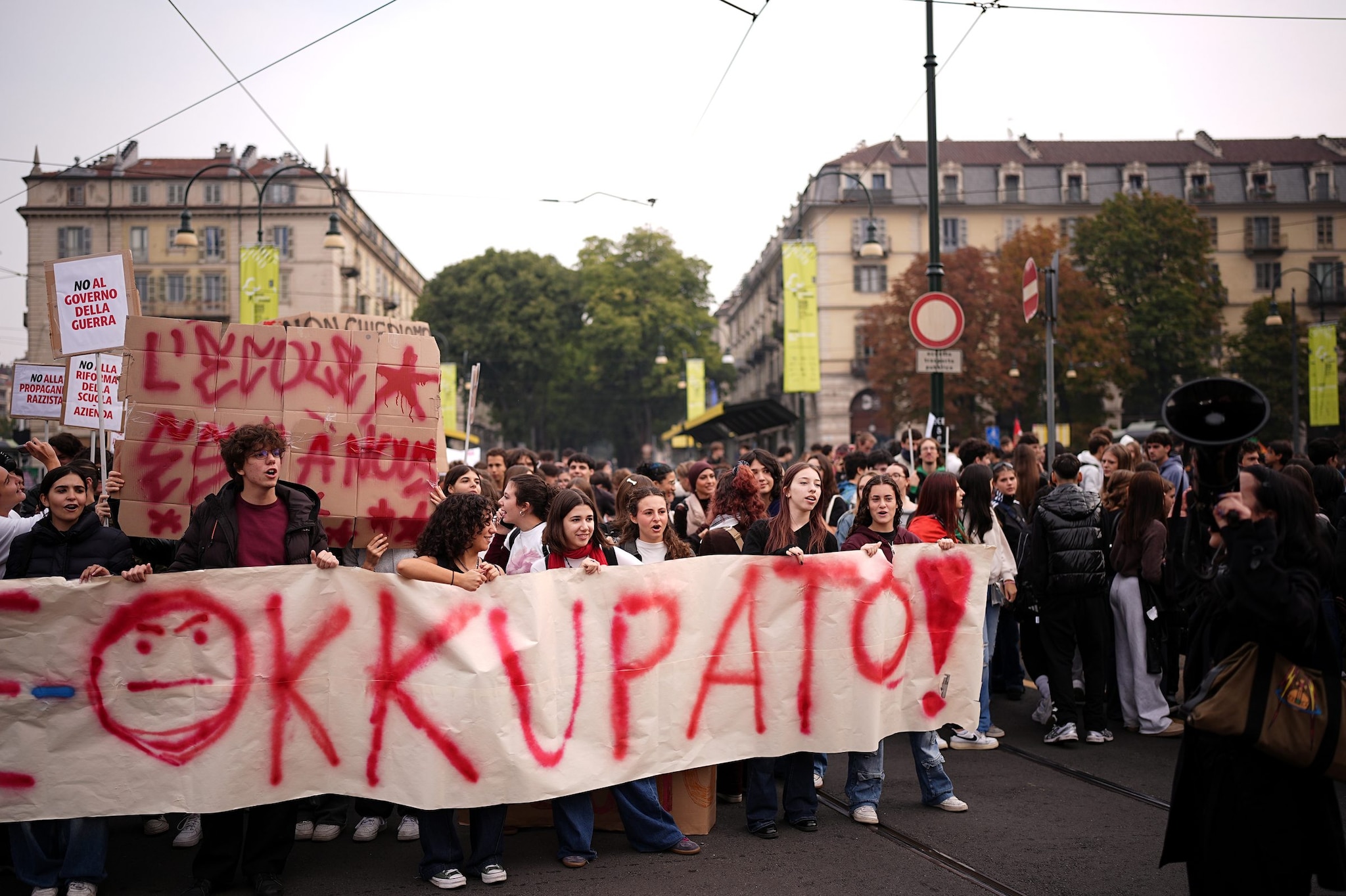 No Meloni Day, studenti in piazza in tutta Italia contro il governo: “Facciamo come in Francia”