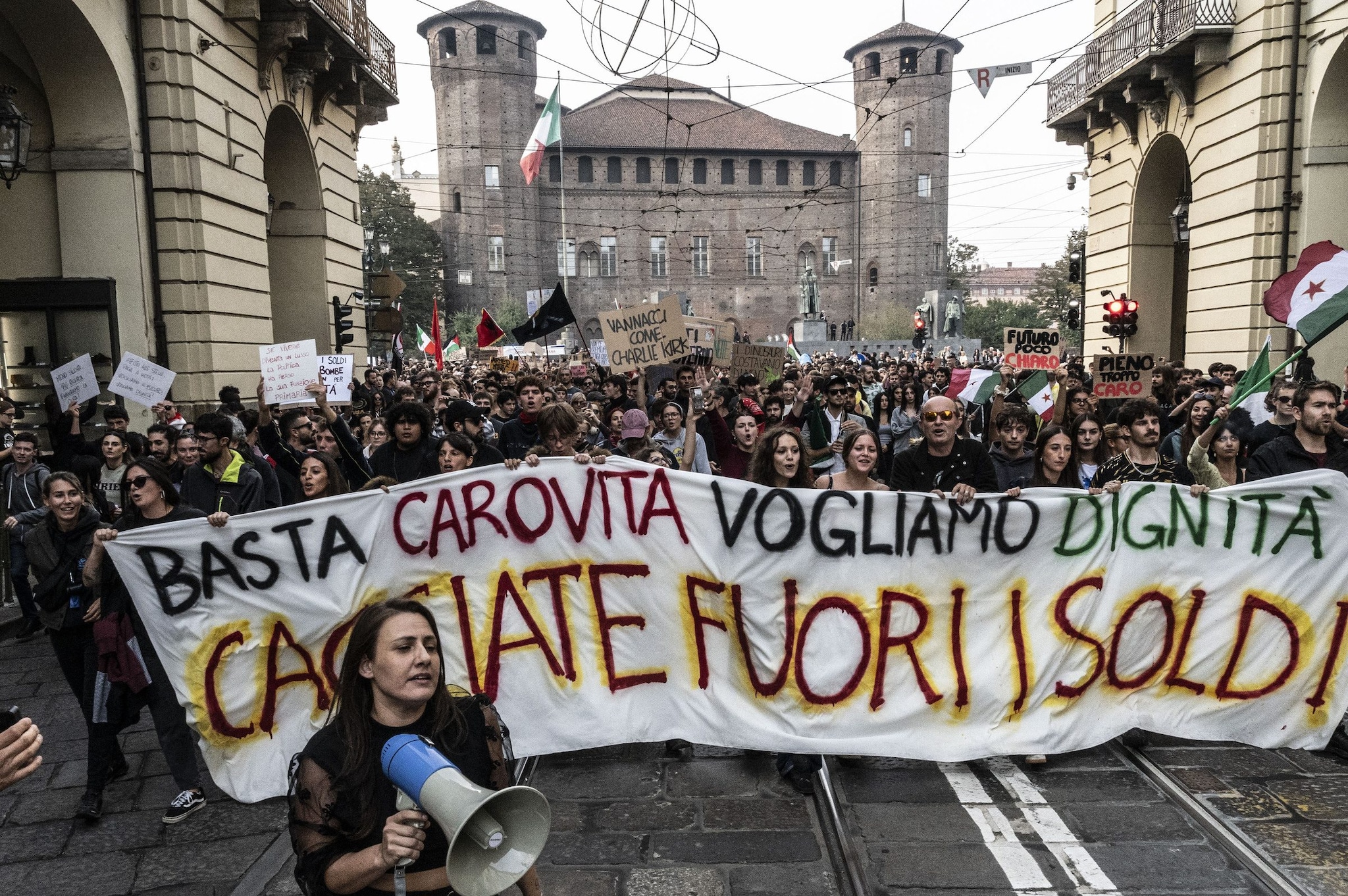 "In piazza nessuno cercava il morto": racconto di una studentessa alla vigilia dei cortei in Italia e Francia
