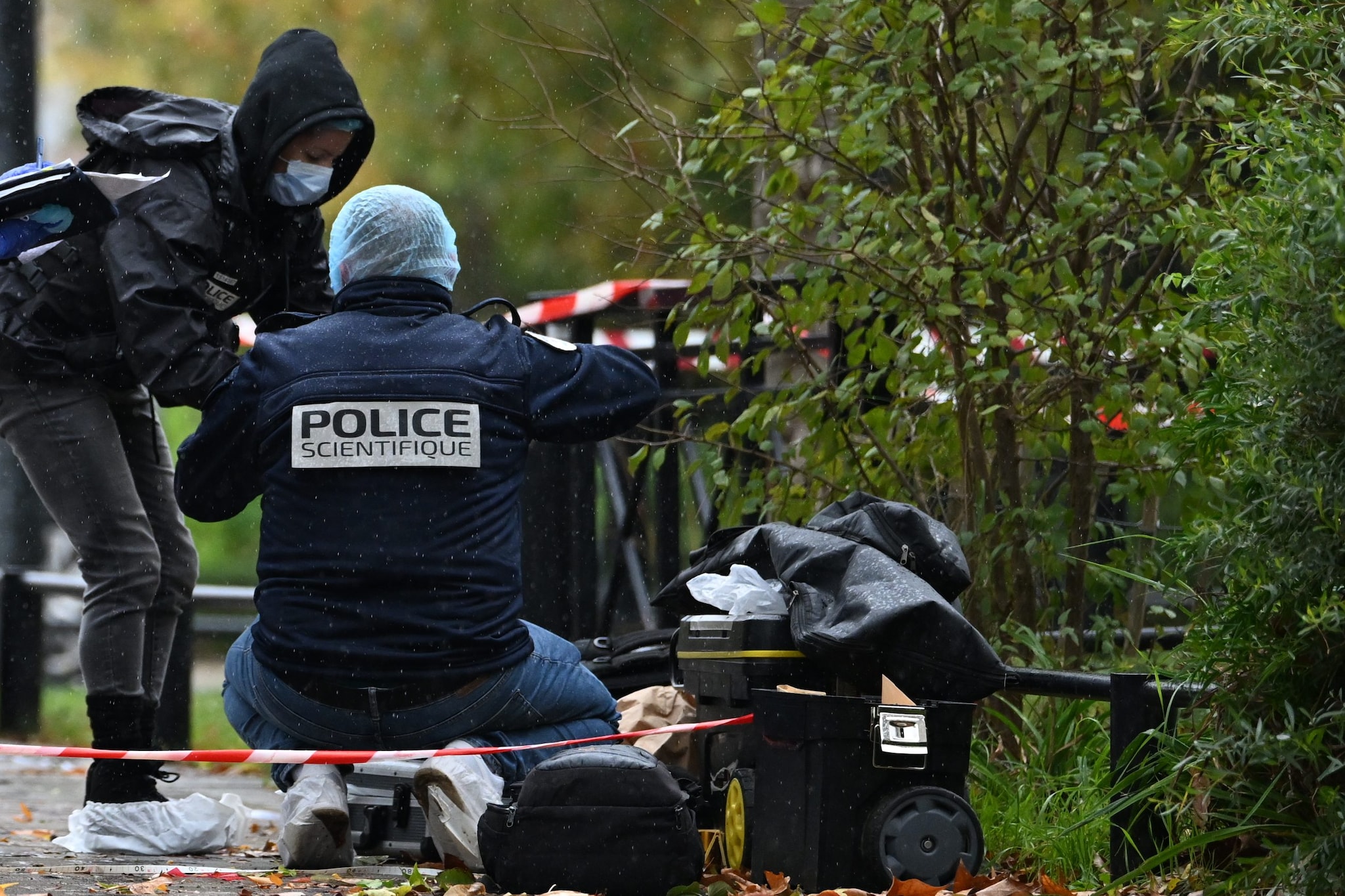 Attacco razzista in Francia, un morto e cinque feriti a colpi di mitra: "Volevo uccidere neri e arabi"