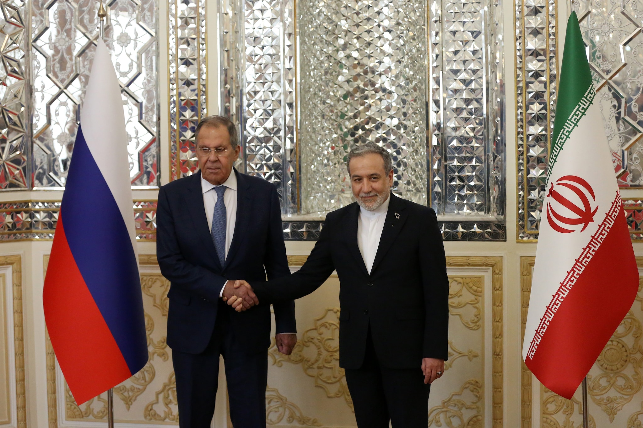 Ucraina, raid su Kiev: quartieri senza elettricità e stop della metro. Inviati Usa attesi in Russia per colloqui con Putin: news in diretta dalle guerre