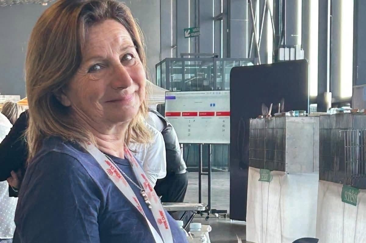 Scoppia un incendio nella sua casa, lei rientra per salvare i suoi gatti: morta Gabriella Gellio